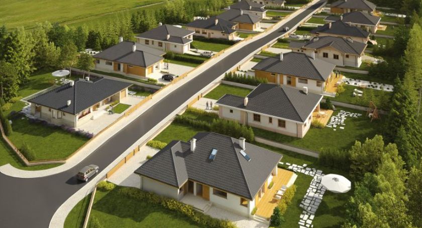 Tereny pod budowę domów idą pod młotek. Miasto sprzedaje działki po atrakcyjnych cenach