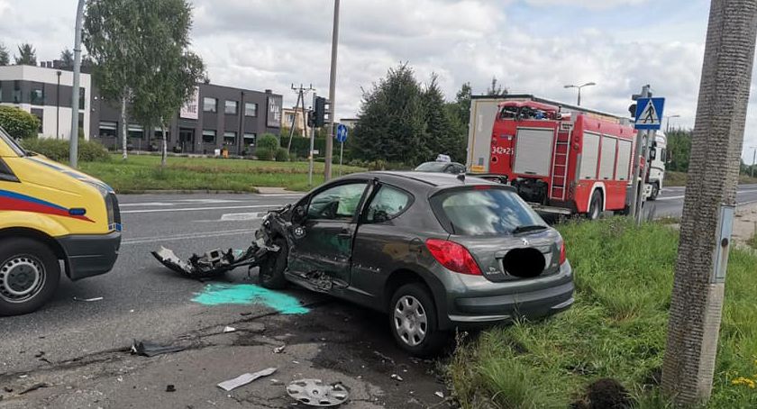 Groźny wypadek w Toruniu. Dwie osoby trafiły do szpitala
