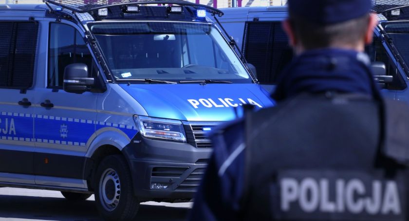 Awantura w Toruniu. Pijany 29-latek zaatakował policjantów