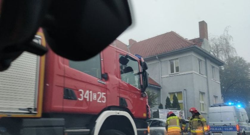Niebezpieczny poranek na drogach. Pogoda nie rozpieszcza kierowców