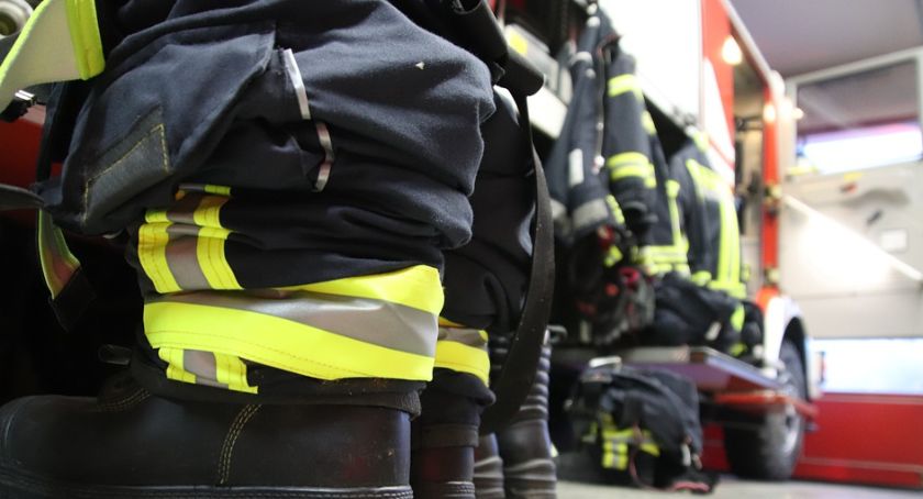 Zamaskowani mężczyźni napadli na strażaków, którzy gasili pożar