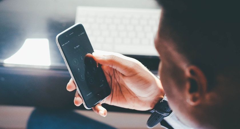 Sanepid ostrzega. Oszuści wysyłają SMS-y do mieszkańców Torunia