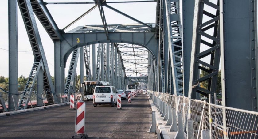 Na moście będzie bezpieczniej. Trwa montaż elementów, które zminimalizują skutki kolizji