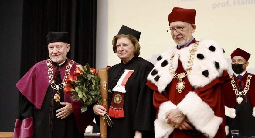 Hanna Suchocka odebrała tytuł doktora honoris causa UMK