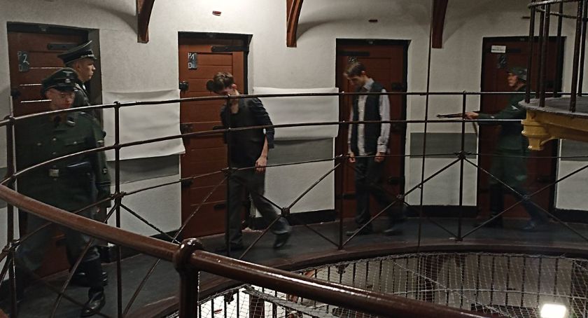 Ekipa filmowa w „okrąglaku”. W Toruniu powstaje kolejny film