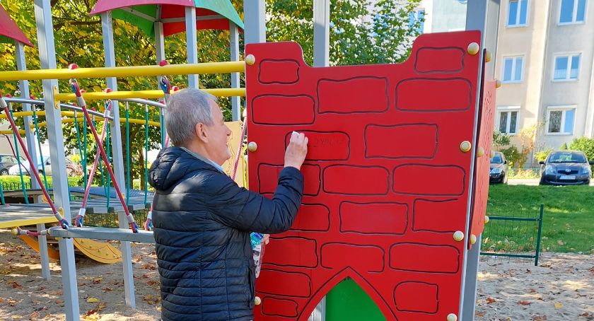 Legenda Solidarności interweniowała na placu zabaw w Toruniu