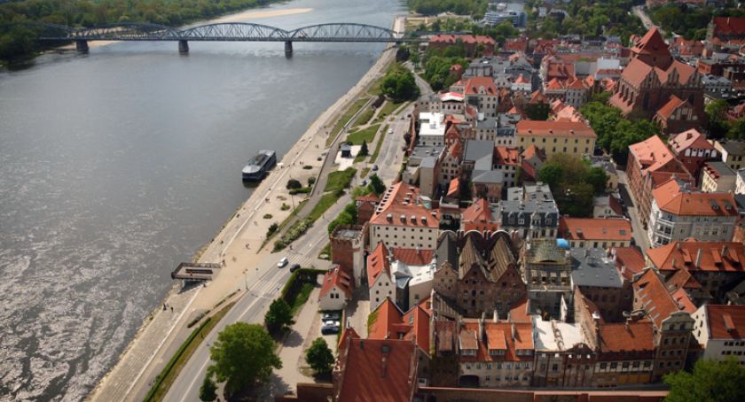 Bezmyślne zachowanie 16-latka. Wpadł na Bulwarze Filadelfijskim