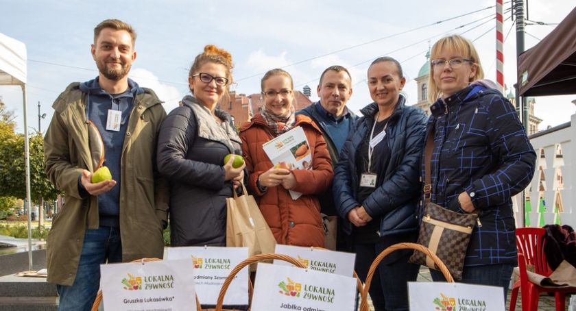 Wiejski jarmark w sercu Torunia