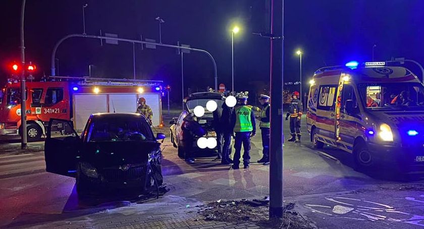 Wypadek na skrzyżowaniu z sygnalizacją. Nikt nie czuje się winny