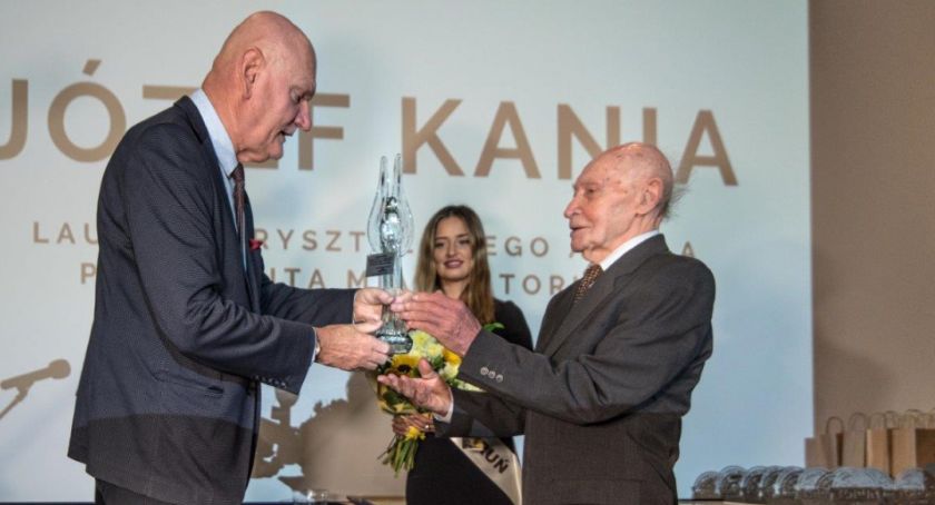 Wzruszająca historia. 92-letni przedsiębiorca otrzymał prestiżowe wyróżnienie