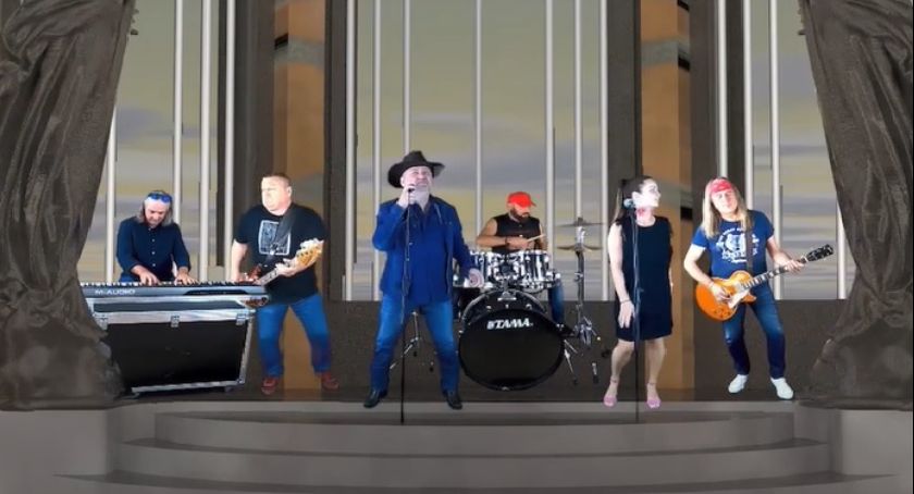 Legendarni bluesmani wraz z Orkiestrą Dętą nagrali nowy utwór