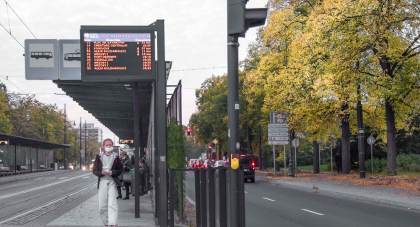Koronawirus. Apel MZK do pasażerów autobusów i tramwajów