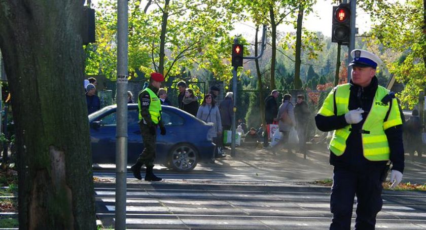 Wszystkich Świętych w Toruniu. Zmiany w organizacji ruchu i ograniczenie prędkości