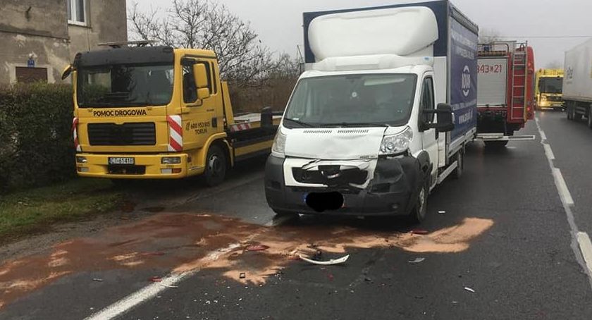 Karambol pod Toruniem. Utrudnienia w ruchu po zderzeniu czterech pojazdów [FOTO]