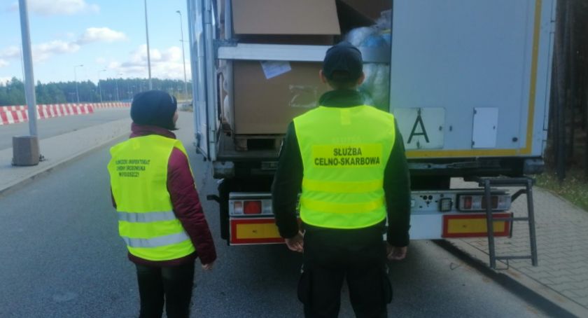 Ciężarówka z... nielegalnymi odpadami została zatrzymana przez służby