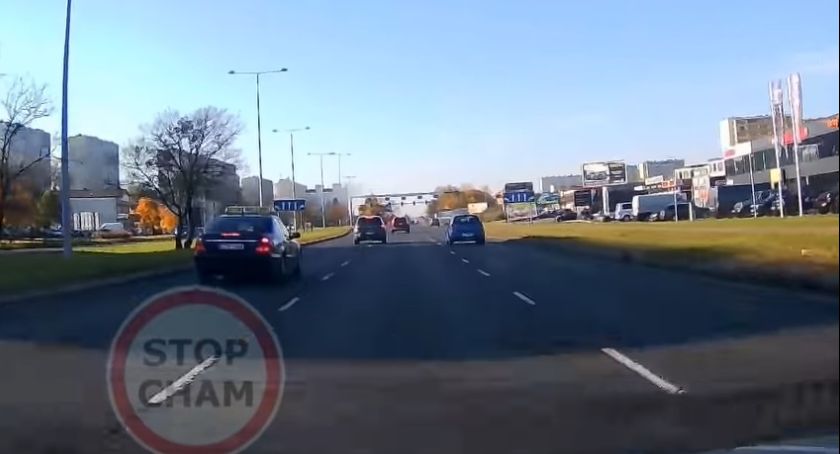 „Stop Cham”. Pod prąd przez Szosę Lubicką w Toruniu [WIDEO]