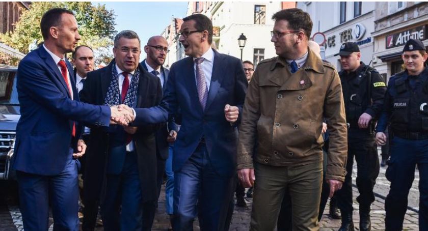 Rydzyk pisze do Morawieckiego. Wyciekły SMS-y z telefonu premiera