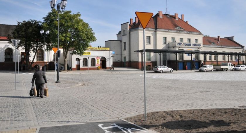 Torba z cennymi rzeczami pozostawiona w Toruniu. Do kogo należy?