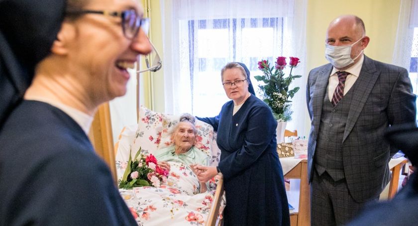 Marszałek odwiedził najstarszą mieszkankę województwa