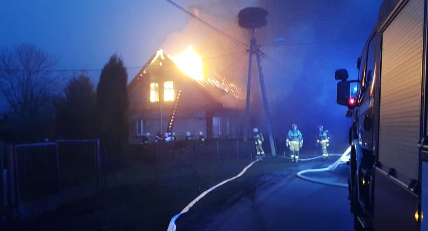 Dramatyczna akcja strażaków pod Toruniem. Z ogniem walczyło 12 jednostek [FOTO]