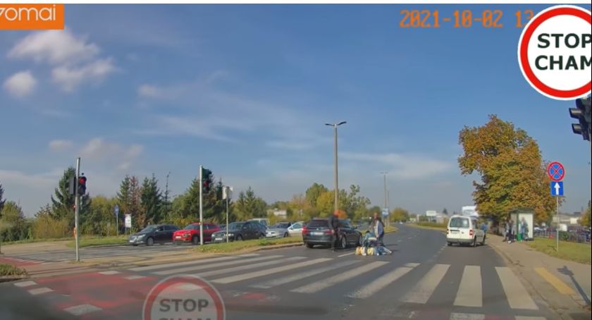 „Stop Cham”. Wypadek na przejściu dla pieszych w Toruniu [WIDEO]