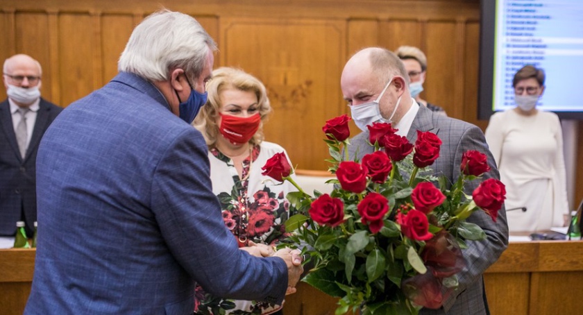 Sejmik zwiększył diety radnych i wynagrodzenie marszałka