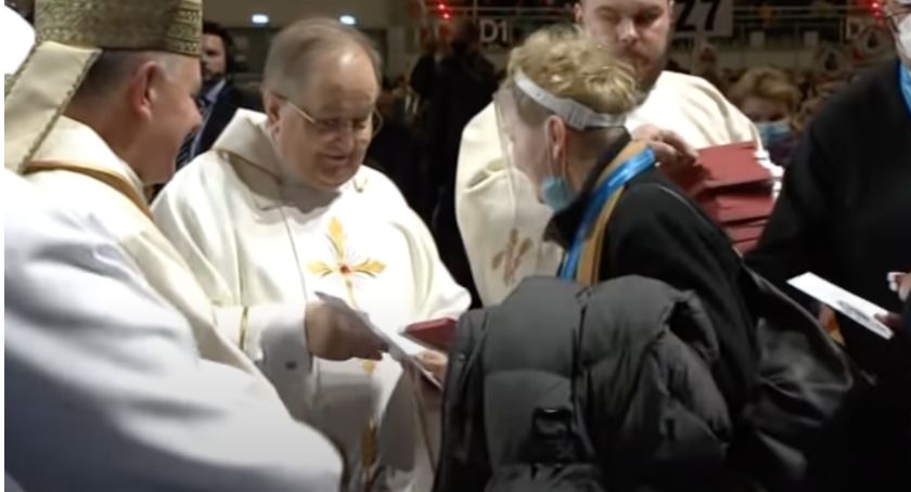 Urodziny Radia Maryja. Pielgrzymi hojnie obdarowali ojca Rydzyka [WIDEO]