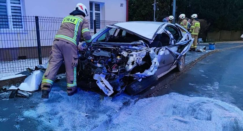 Dramat pod Toruniem. TIR doszczętnie zmiażdżył „osobówkę”