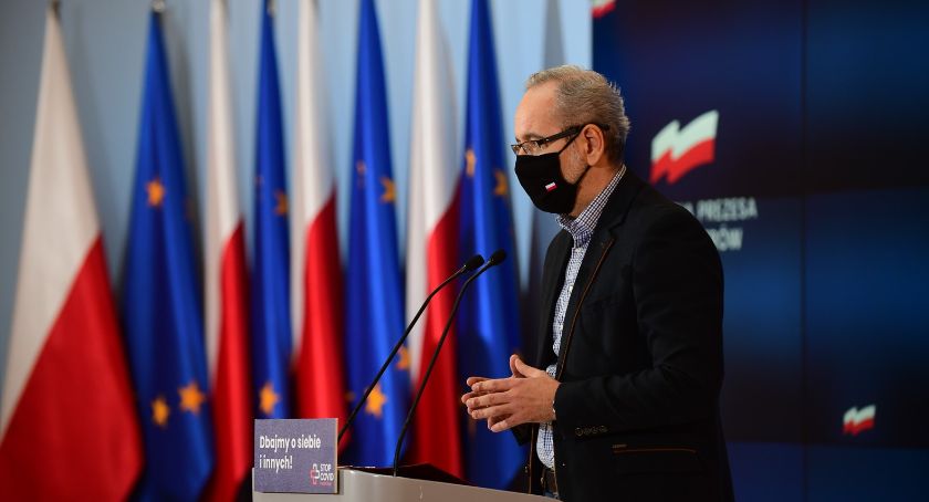 Będą obowiązkowe szczepienia. Minister zdrowia ogłasza plan walki z koronawirusem