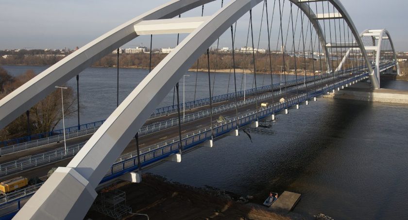 Wstrzymany ruch na moście. Dramatyczna akcja służb ratunkowych