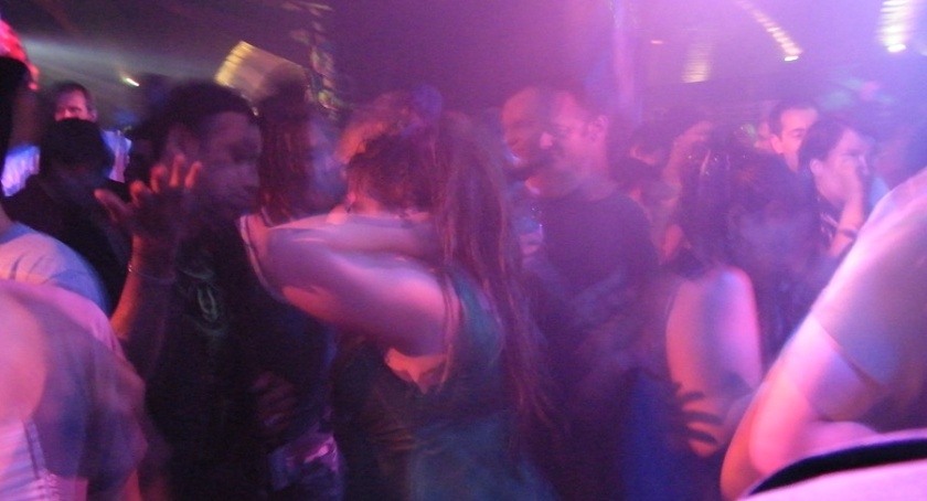 Klub nocny w Toruniu „oszuka system” i będzie otwarty pomimo obostrzeń