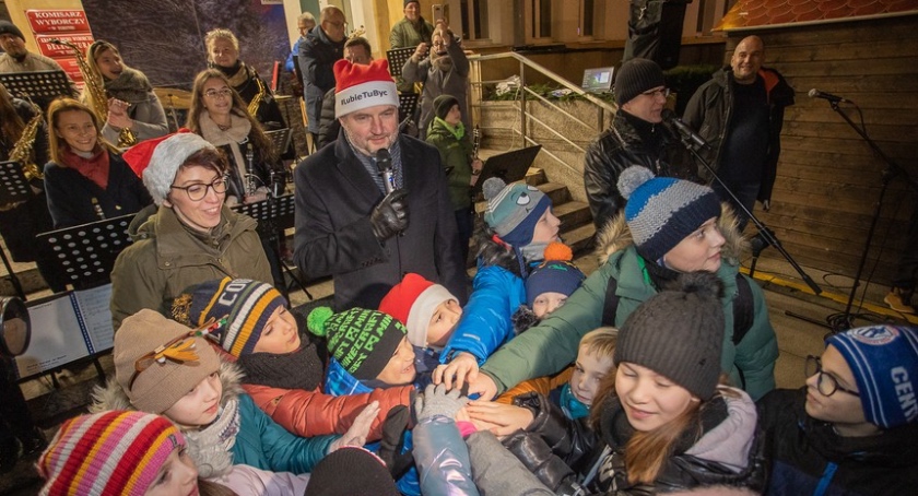 Mieszkańcy Torunia śpiewali kolędy z marszałkiem Całbeckim