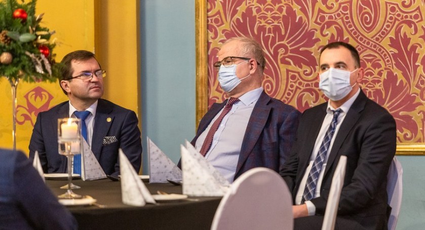 VIP-y spotkały się na spotkaniu opłatkowym w Dworze Artusa