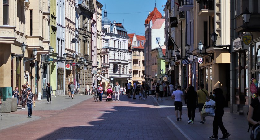 Wyrok za złamanie kwarantanny. 39-latka skazana za zakupy na Starówce w Toruniu