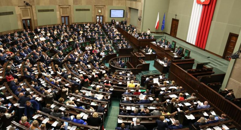 Niecodzienny ranking. Poseł z Torunia wśród najprzystojniejszych polityków