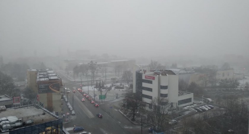 Wichura i burza śnieżna. Wyjątkowo groźna pogoda w Toruniu
