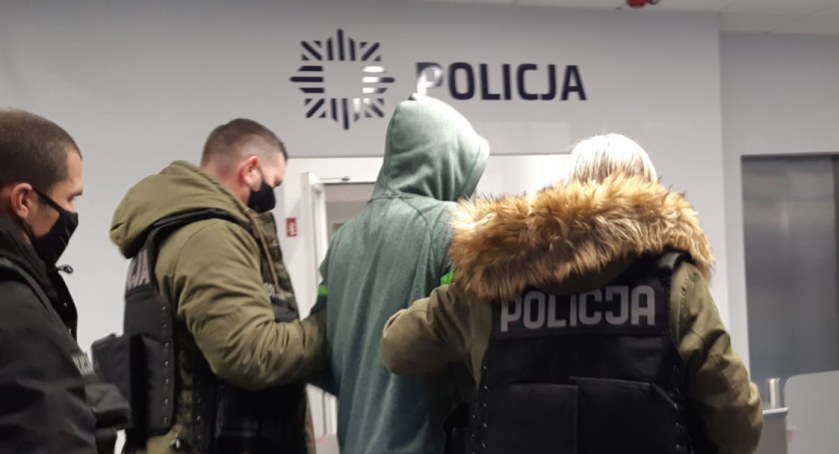 Atak nożownika w Toruniu. 21-latek usłyszał zarzuty