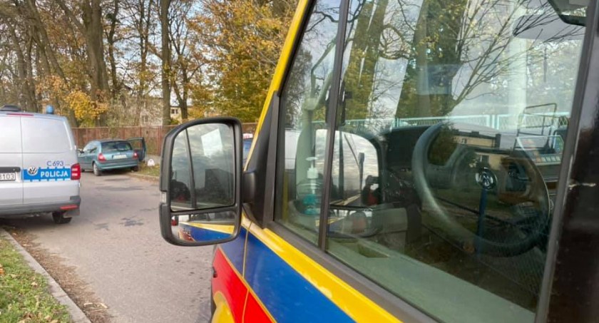 Kuriozalne zachowanie 37-latka. Kierowca uciekał przed karetką