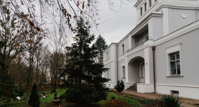 Zabytkowy pałac pod Toruniem odzyskał dawny blask za miliony złotych