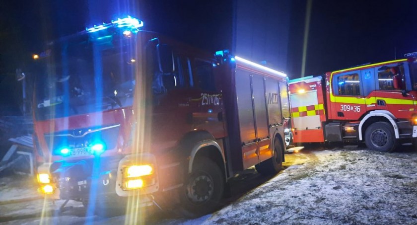 Niebezpieczna pogoda w Toruniu. Kierowca wjechał do wykopu