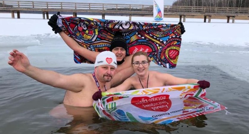 Radny obiecał kasę dla WOŚP za morsowanie. Otrzymał ogromny „rachunek” 