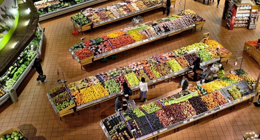 Supermarket w Toruniu znalazł nowy sposób na obejście zakazu handlu