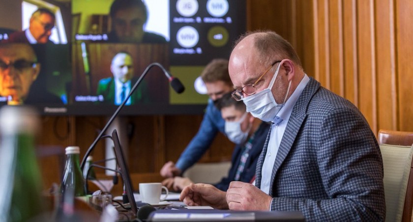 Sejmik broni bezcennego zabytku z Książnicy Kopernikańskiej