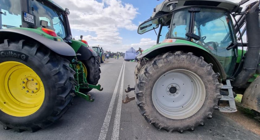 Rolnicy blokują podtoruńskie drogi. Szykujcie się na ogromne korki