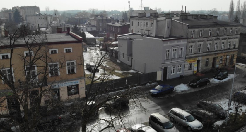 Na terenie zniszczonym w pożarze stanie nowa kamienica