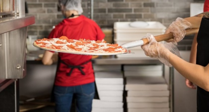 Restaurator z Torunia znacznie obniżył ceny dla mundurowych