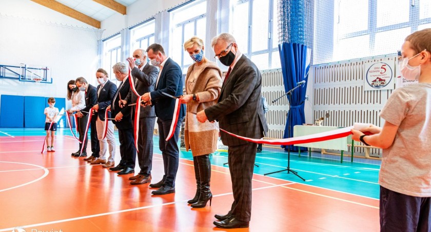 Sala sportowa pod Toruniem otwarta. Kosztowała ponad 3 mln zł