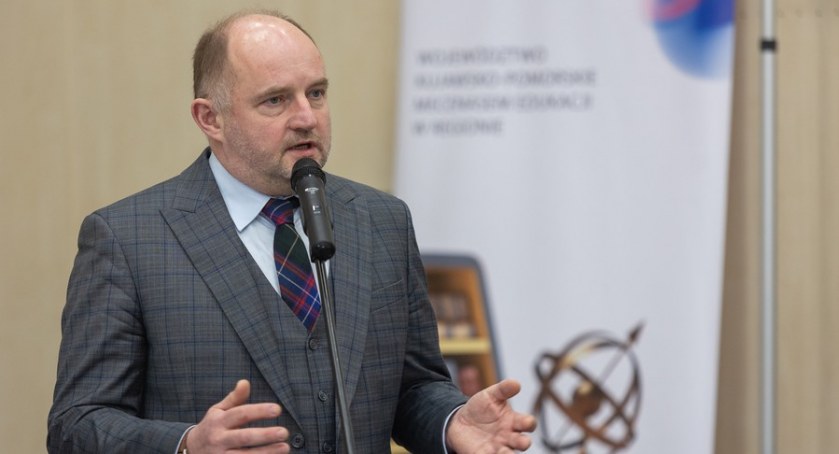Marszałek Piotr Całbecki: Zapewnimy Ukraińcom zakwaterowanie, pomoc medyczną i społeczną