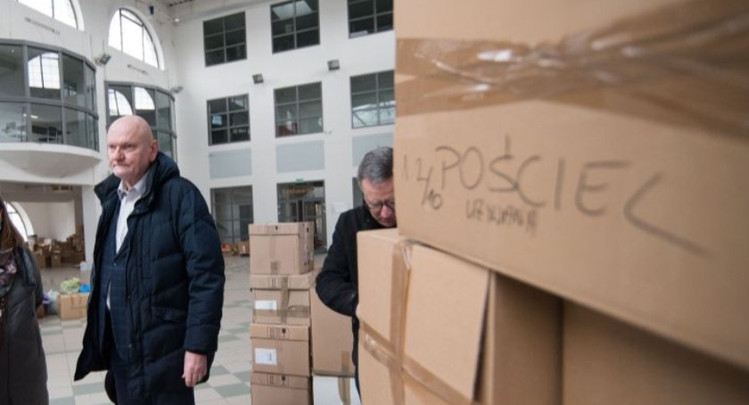 Pomoc dla Ukraińców w Toruniu. Prezydent ostrzega przed oszustami