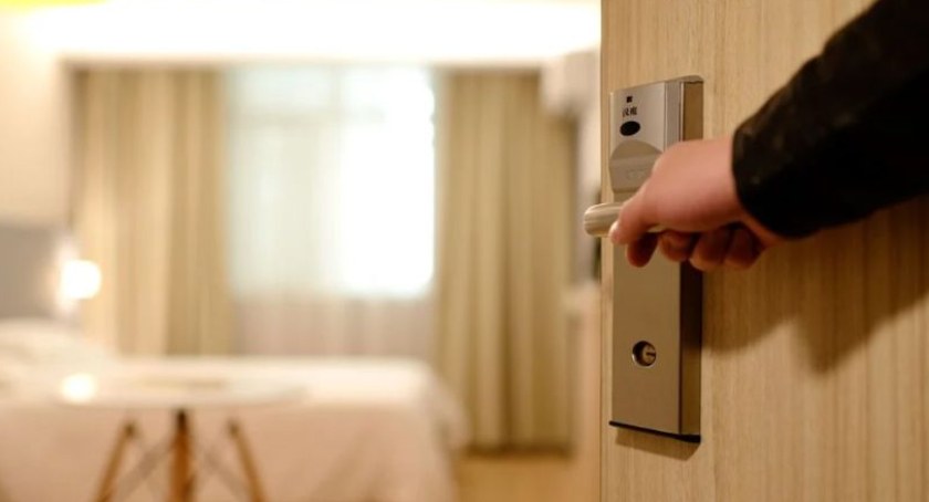 36-latek zaatakował nożem swojego kolegę w hotelu w Toruniu
